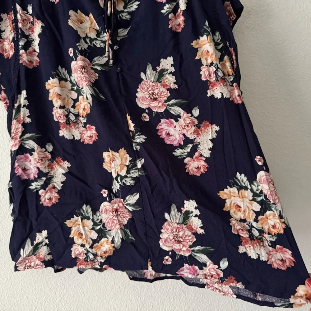 Buffalo Flutter Sleeve Floral Split Neck Top Navy Blossoms XXL Womens Spring - Picture 9 of 16